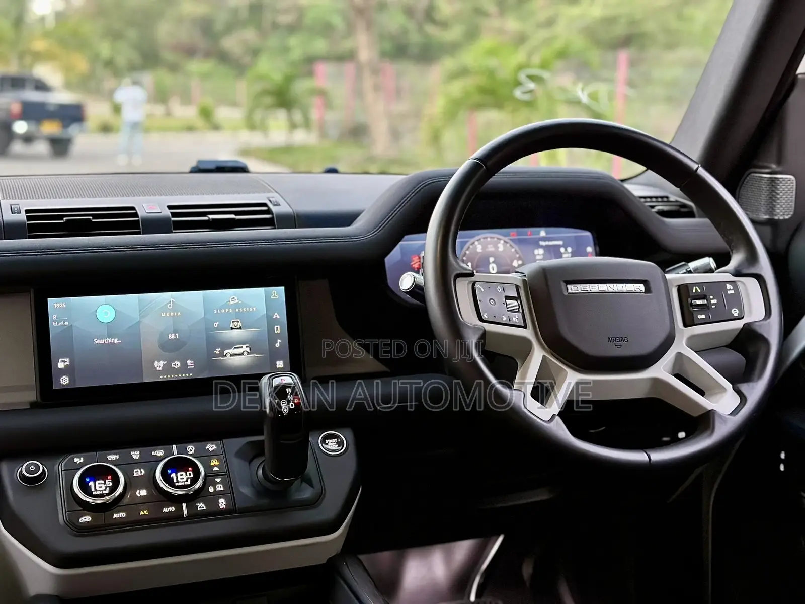 Land Rover Defender X-Dynamic SE 2023 White