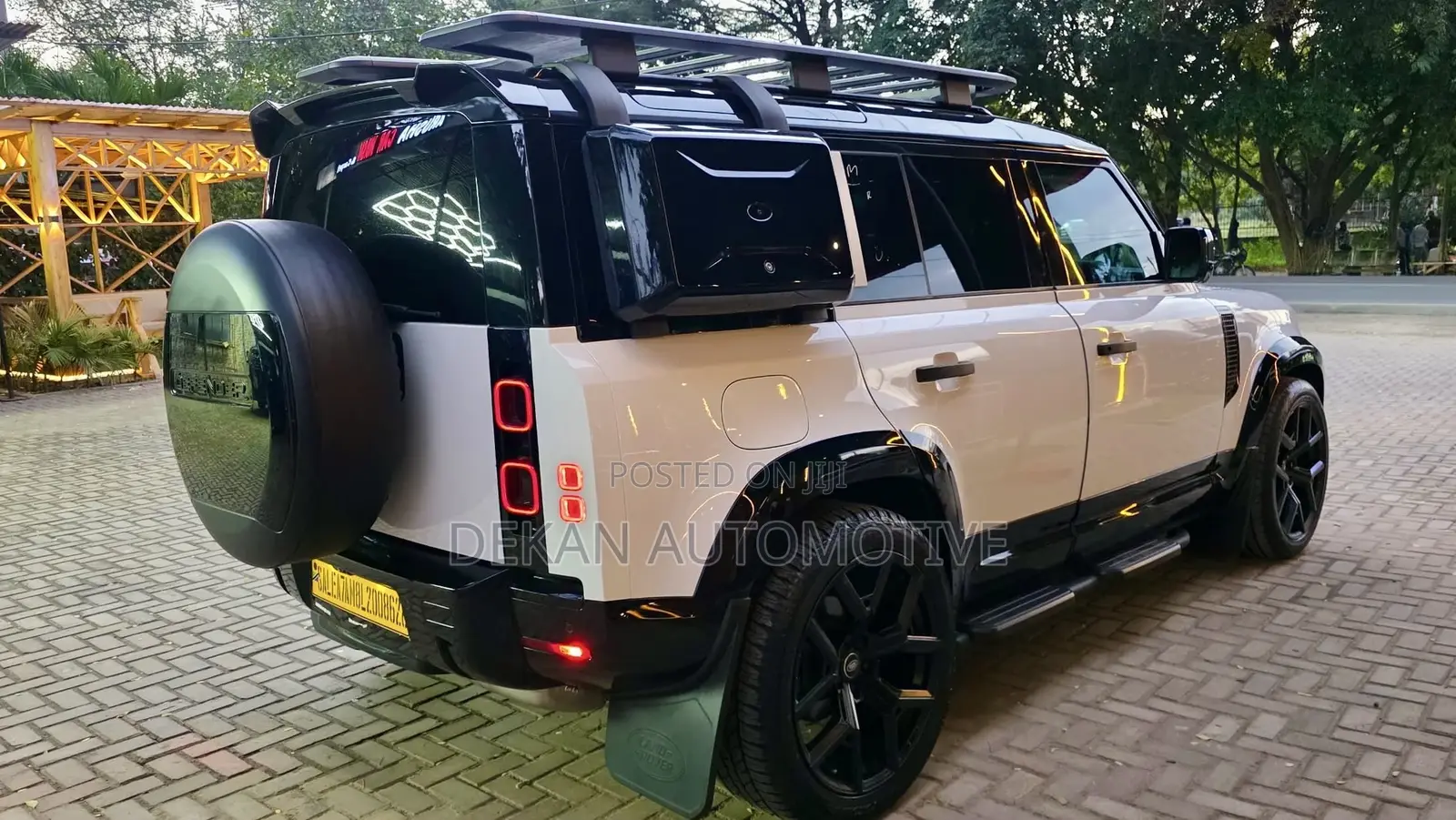 Land Rover Defender X-Dynamic SE 2023 White