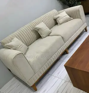 Sofa La Watu Wawili Linatengenezwa Kwa Order.