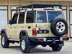 Toyota Land Cruiser 4.5 V8 DLX 2013 Beige