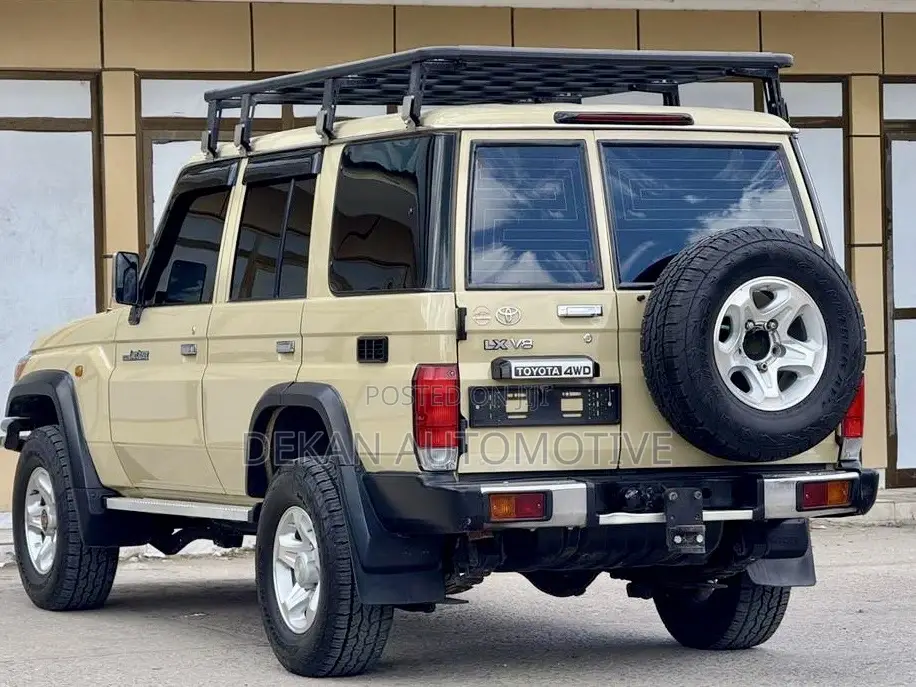 Toyota Land Cruiser 4.5 V8 DLX 2013 Beige
