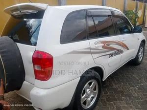 Toyota RAV4 2004 White