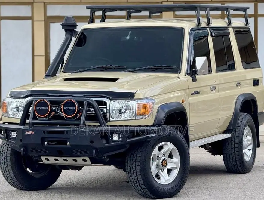 Toyota Land Cruiser 4.5 V8 DLX 2013 Beige