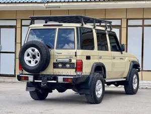 Toyota Land Cruiser 4.5 V8 DLX 2013 Beige