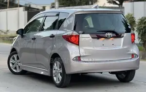 Toyota Ractis 1.3 FWD 2012 Silver