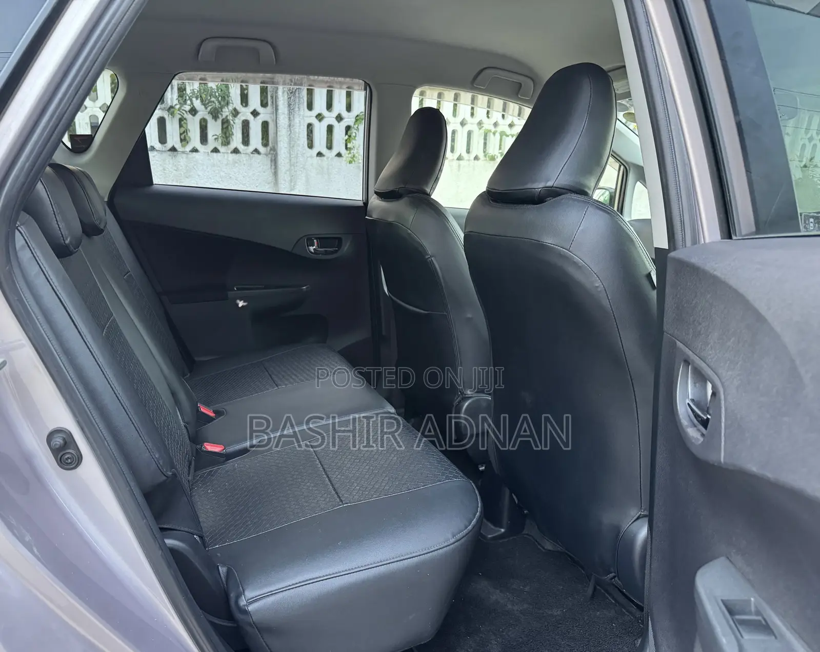 Toyota Ractis 1.3 FWD 2012 Silver
