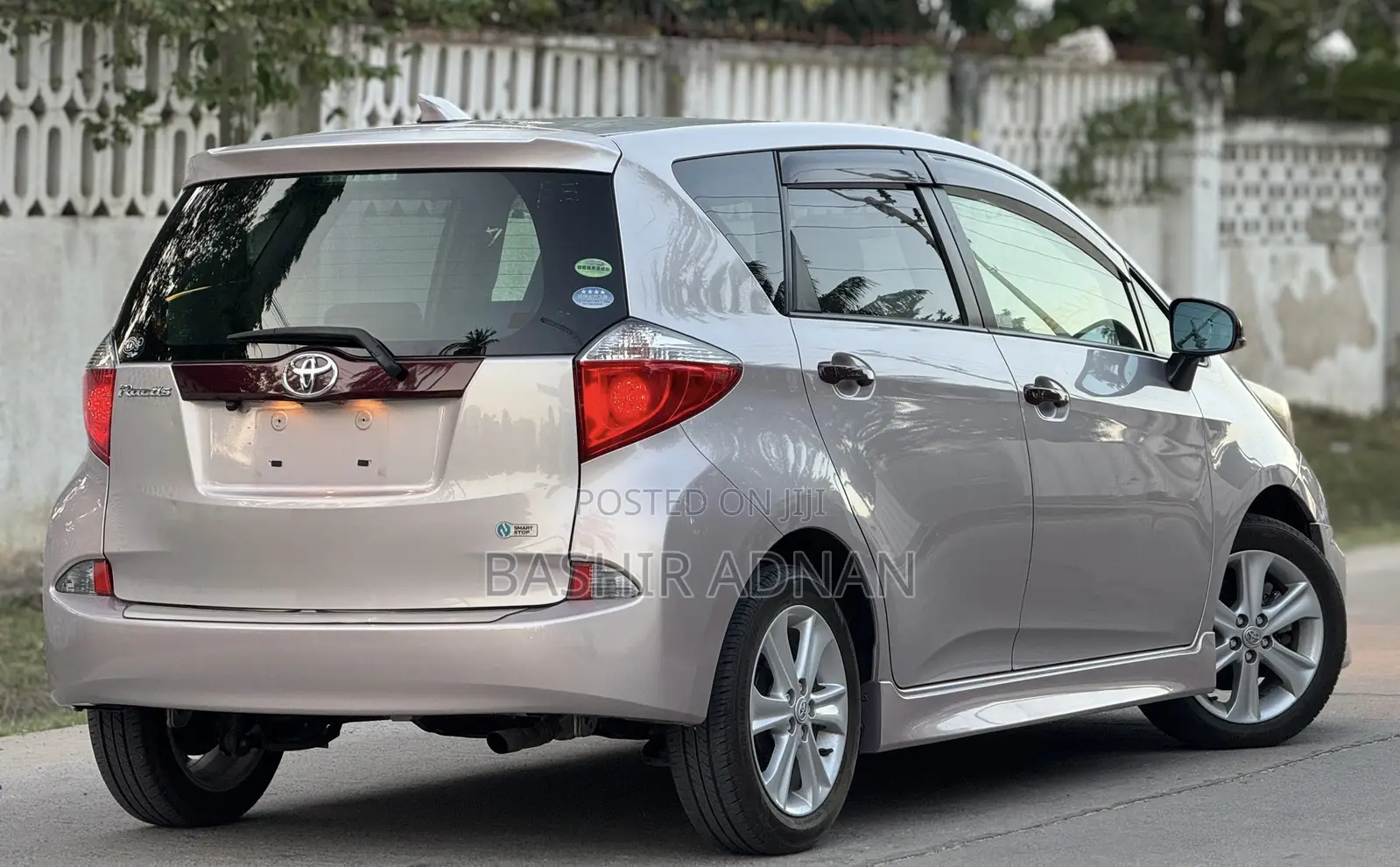Toyota Ractis 1.3 FWD 2012 Silver