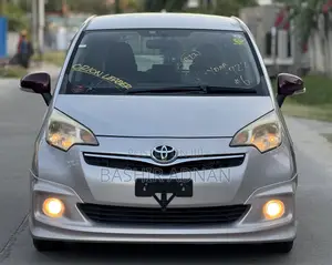Toyota Ractis 1.3 FWD 2012 Silver