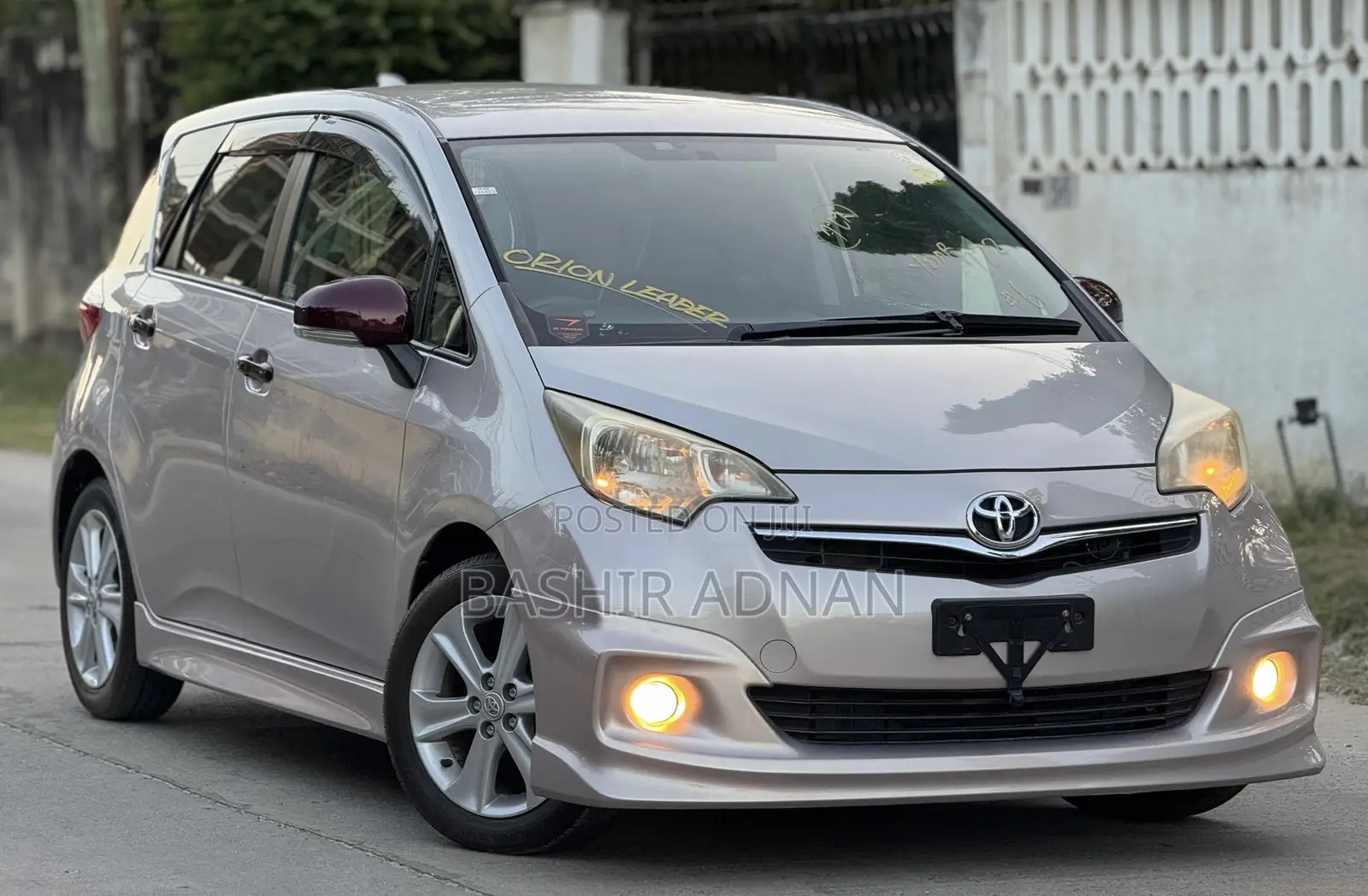 Toyota Ractis 1.3 FWD 2012 Silver