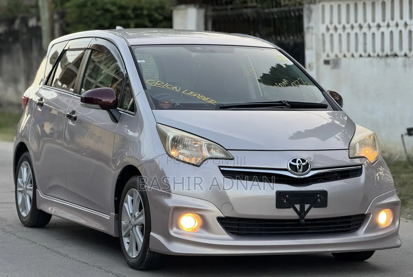 Toyota Ractis 1.3 FWD 2012 Silver