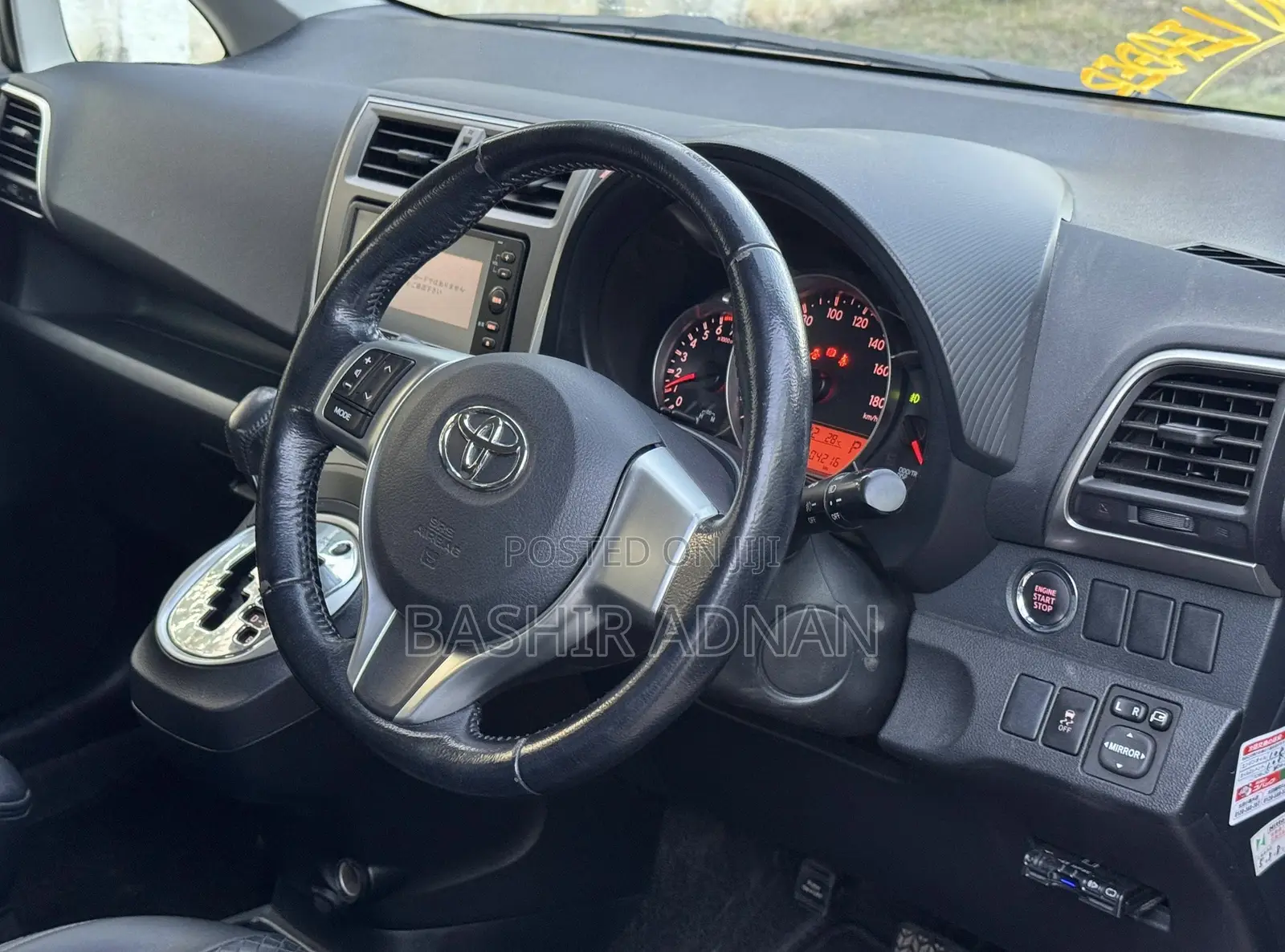 Toyota Ractis 1.3 FWD 2012 Silver