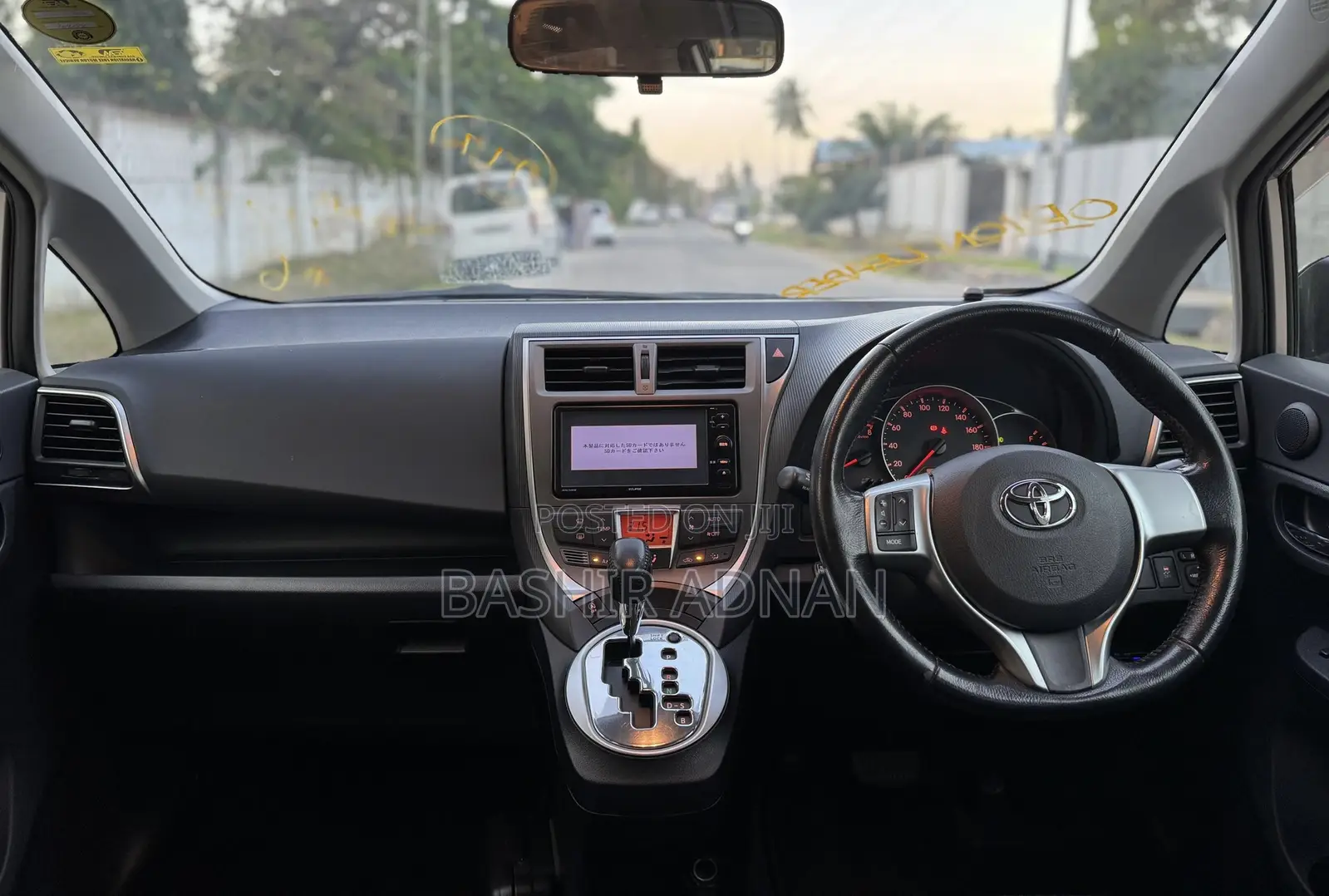 Toyota Ractis 1.3 FWD 2012 Silver