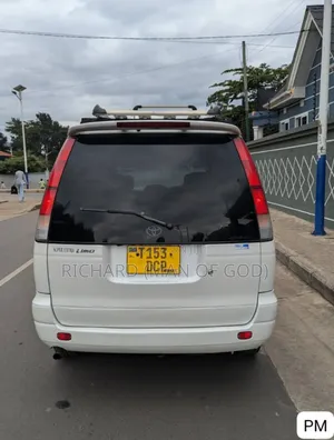 Toyota Noah 2001 White