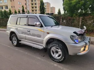 Toyota Land Cruiser Prado 2002 White