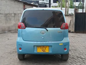 Toyota Porte 2005 Blue