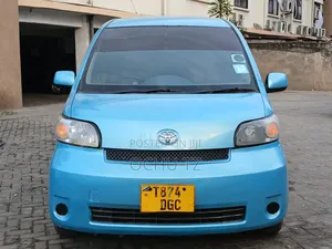 Toyota Porte 2005 Blue