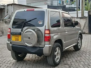 Mitsubishi Pajero 2003 Gold