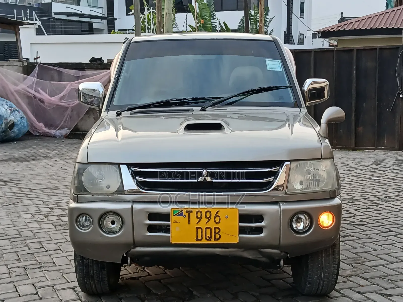 Mitsubishi Pajero 2003 Gold