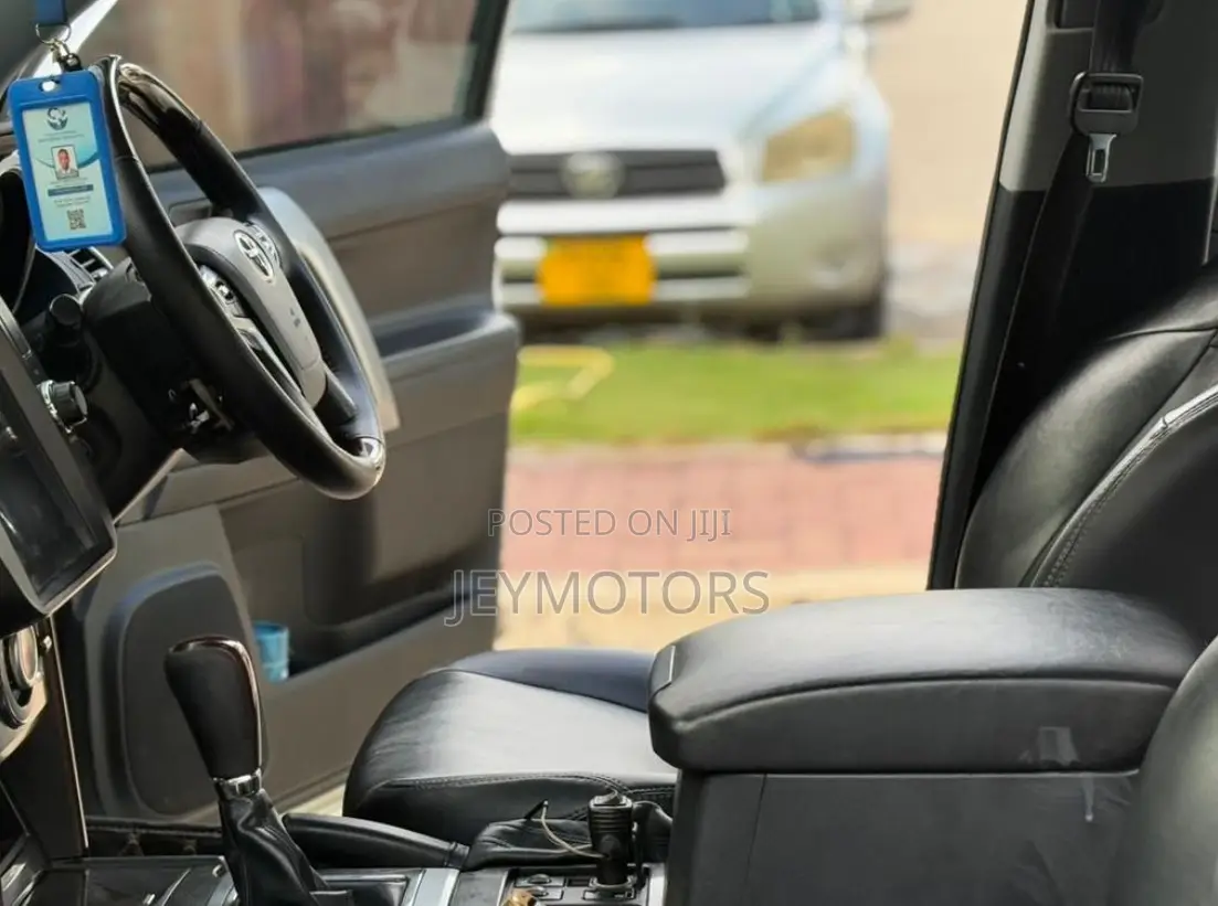 Toyota Land Cruiser Prado 2021 White
