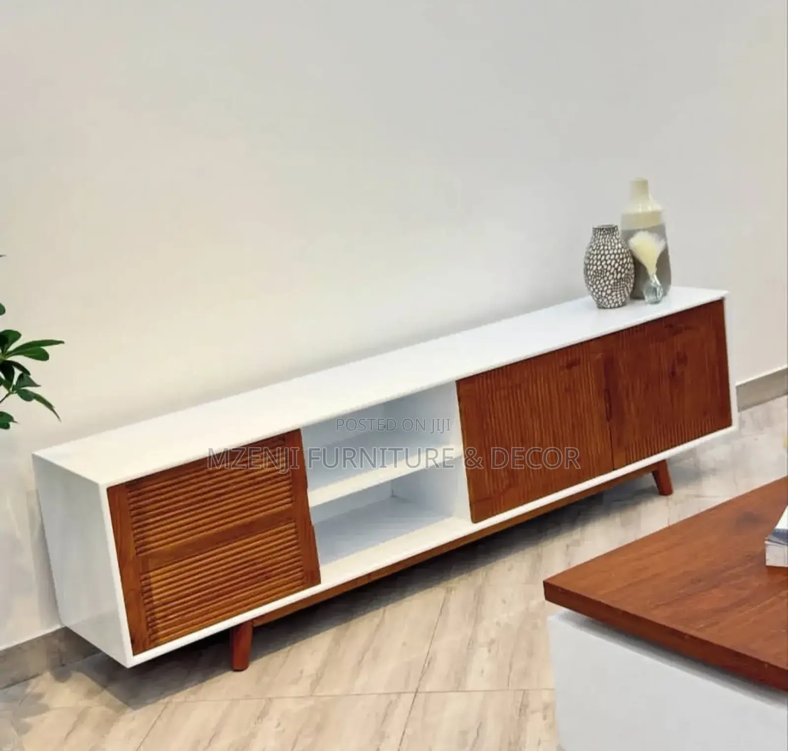 Tv Showcase White and Wood