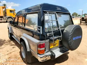 Nissan Patrol 1999 Black