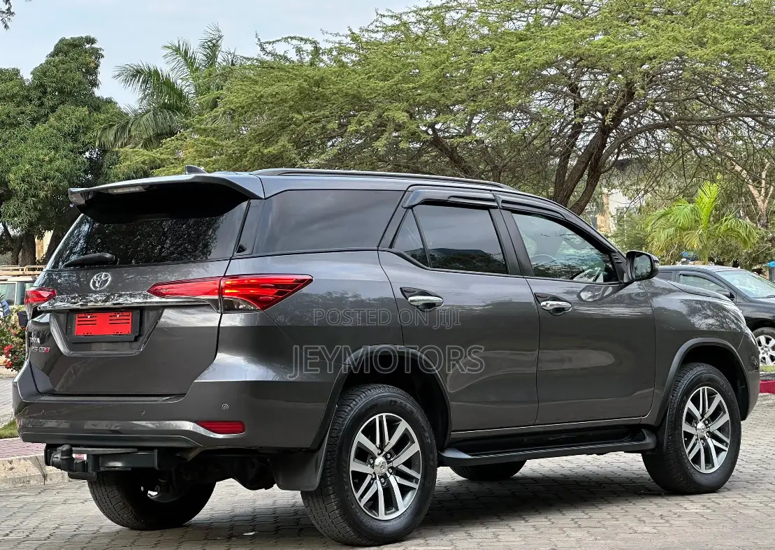 Toyota Fortuner 2018 Gray