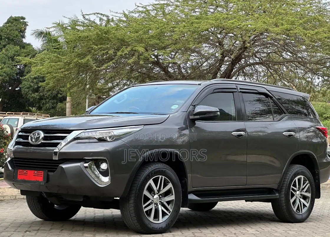 Toyota Fortuner 2018 Gray