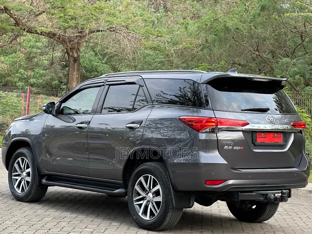 Toyota Fortuner 2018 Gray