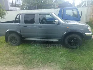 Nissan Hardbody 2400i 4x4 Double Cab 2007 Green