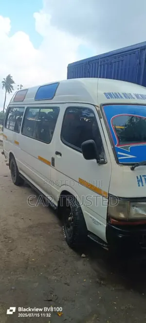 Toyota HiAce 2002 White