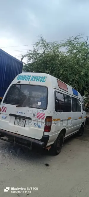 Toyota HiAce 2002 White