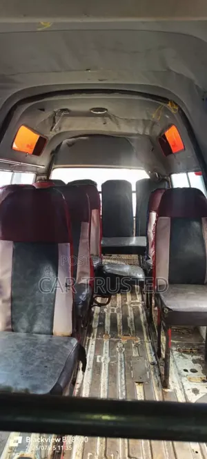 Toyota HiAce 2002 White