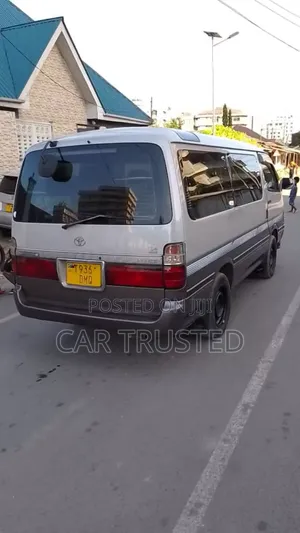 Toyota HiAce 2000 Silver