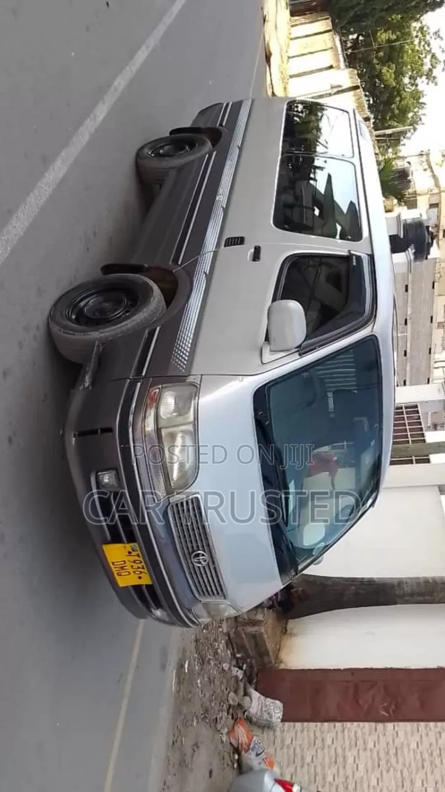 Toyota HiAce 2000 Silver