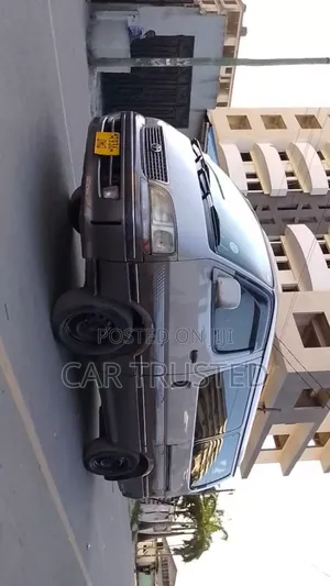 Toyota HiAce 2000 Silver