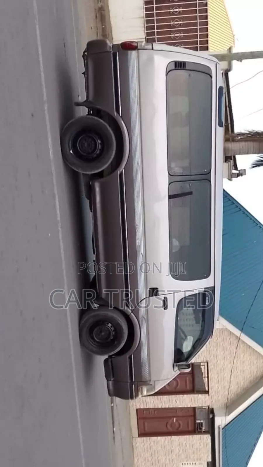 Toyota HiAce 2000 Silver