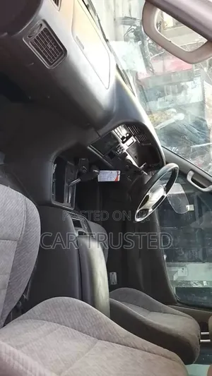 Toyota HiAce 2000 Silver