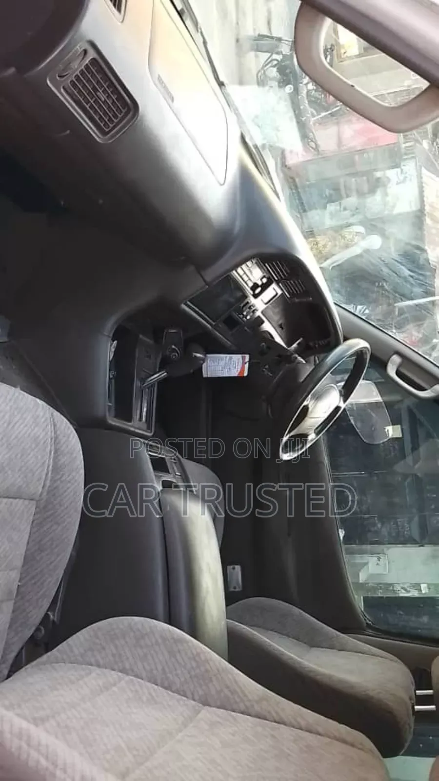 Toyota HiAce 2000 Silver