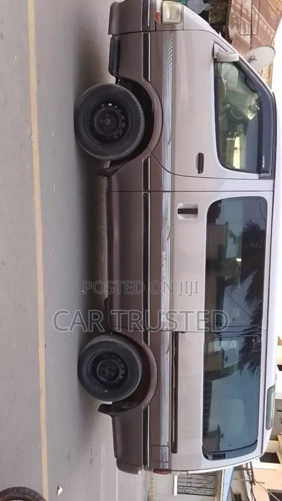 Toyota HiAce 2000 Silver