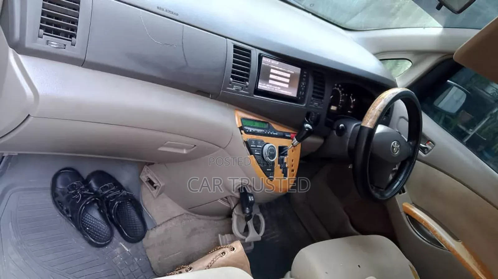 Toyota ISIS 1.8 L 2006 Silver