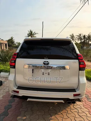 Toyota Land Cruiser Prado 2019 White
