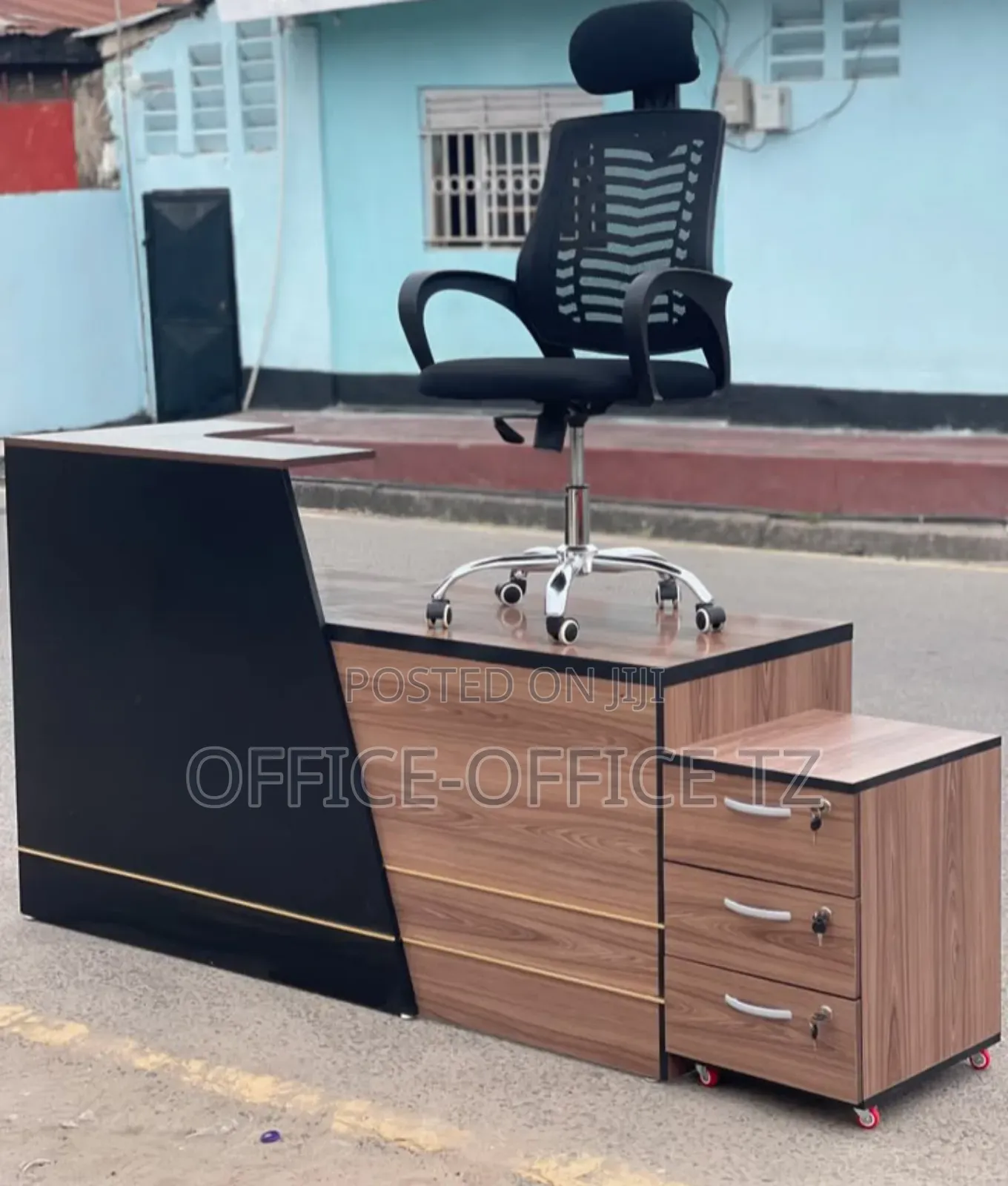 Reception Table+ Chair