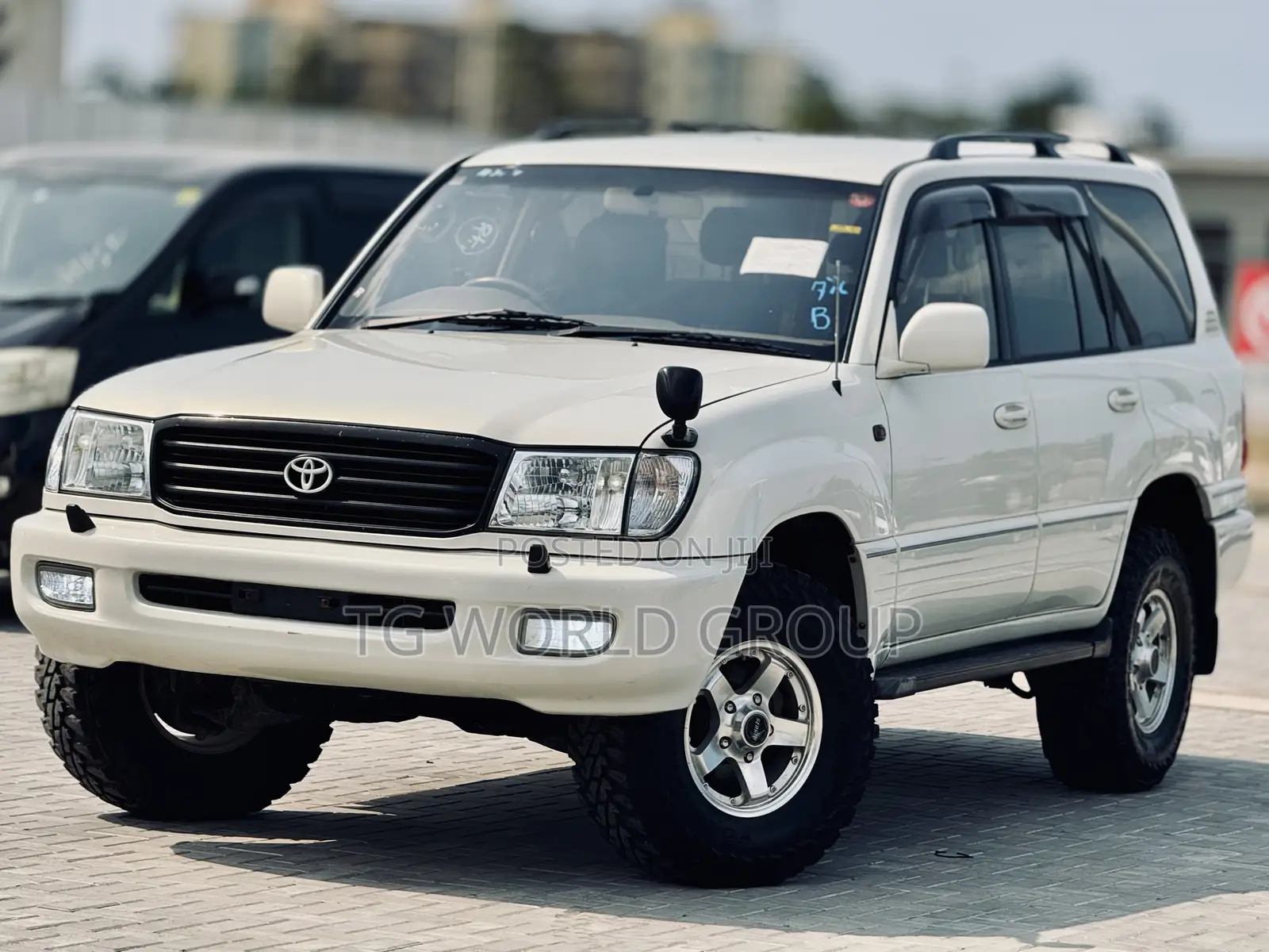 Toyota Land Cruiser HDJ 100 2001 White