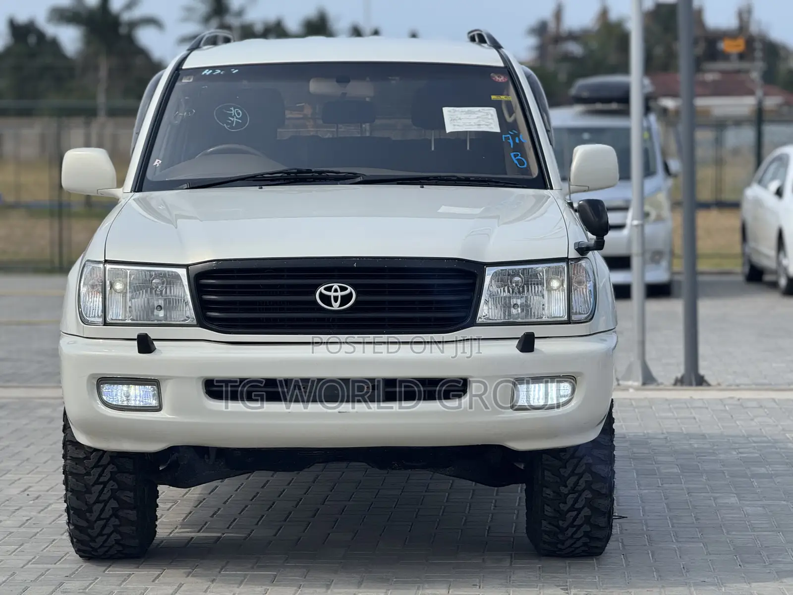 Toyota Land Cruiser HDJ 100 2001 White