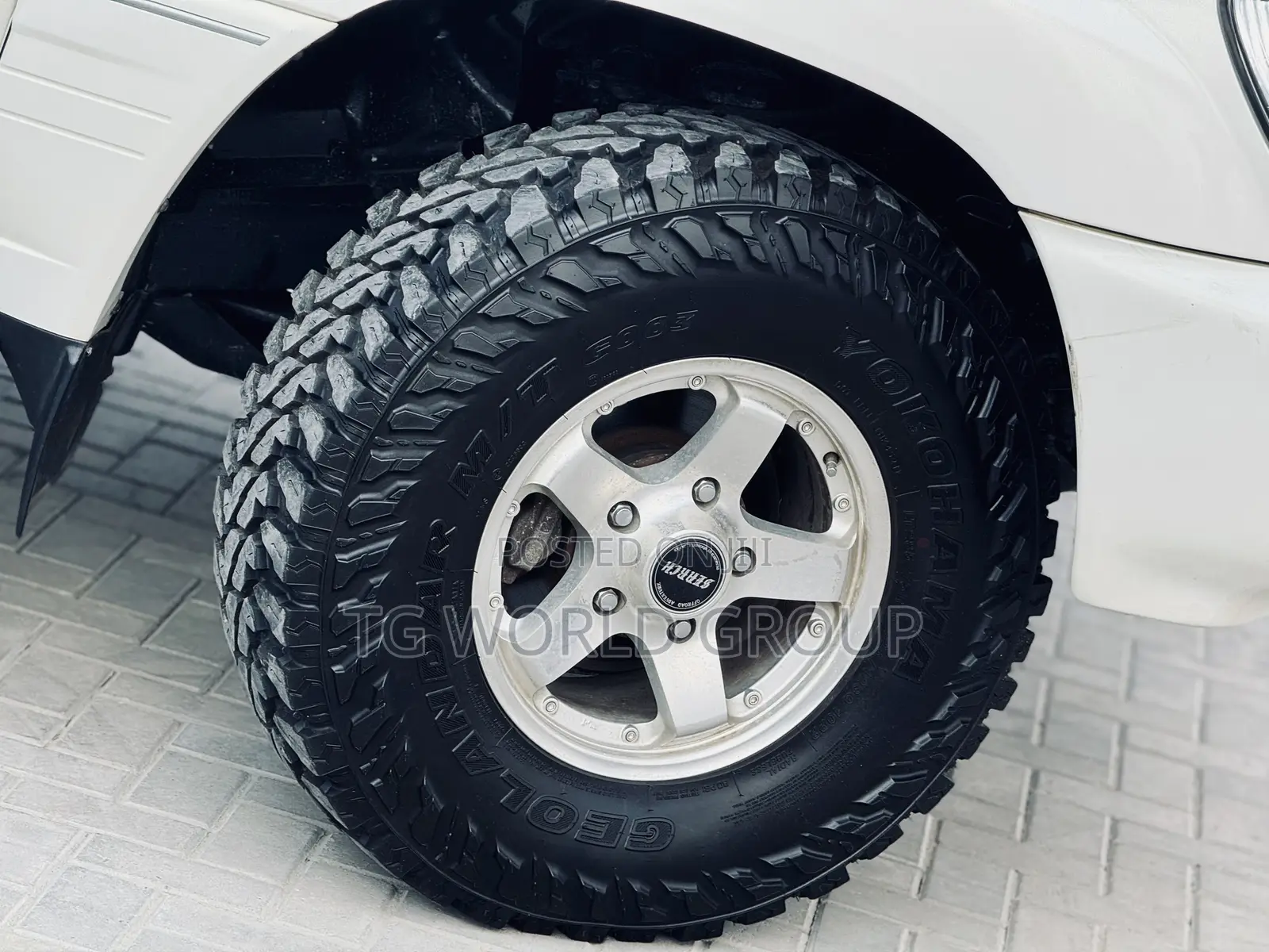 Toyota Land Cruiser HDJ 100 2001 White