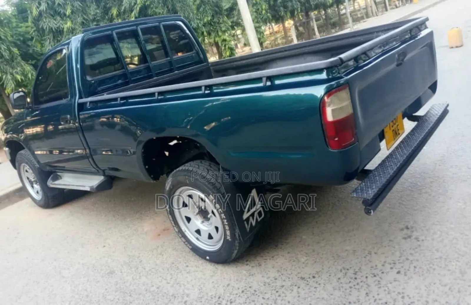 Toyota Hilux 2001 Green