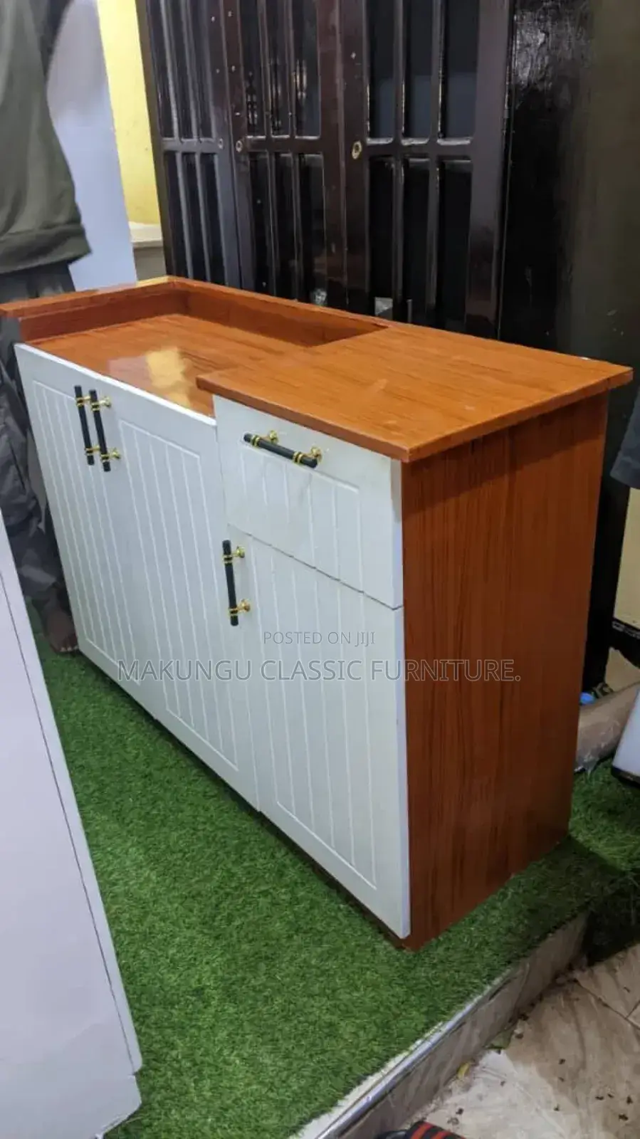 Kitchen Cabinet Milango Miwili Na Milango Mitatu