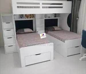 Kitanda Cha Mbao Chenye Sehemu Tatu,