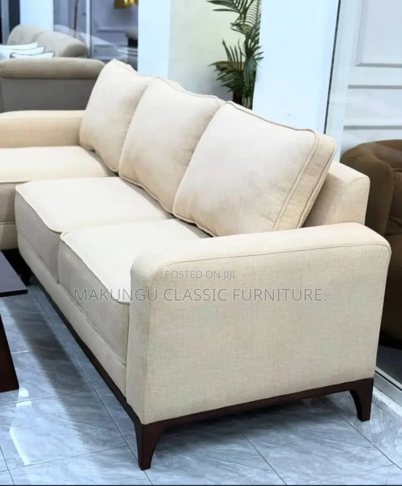 L Shaped Yenye Mito Yake Na Seats 4