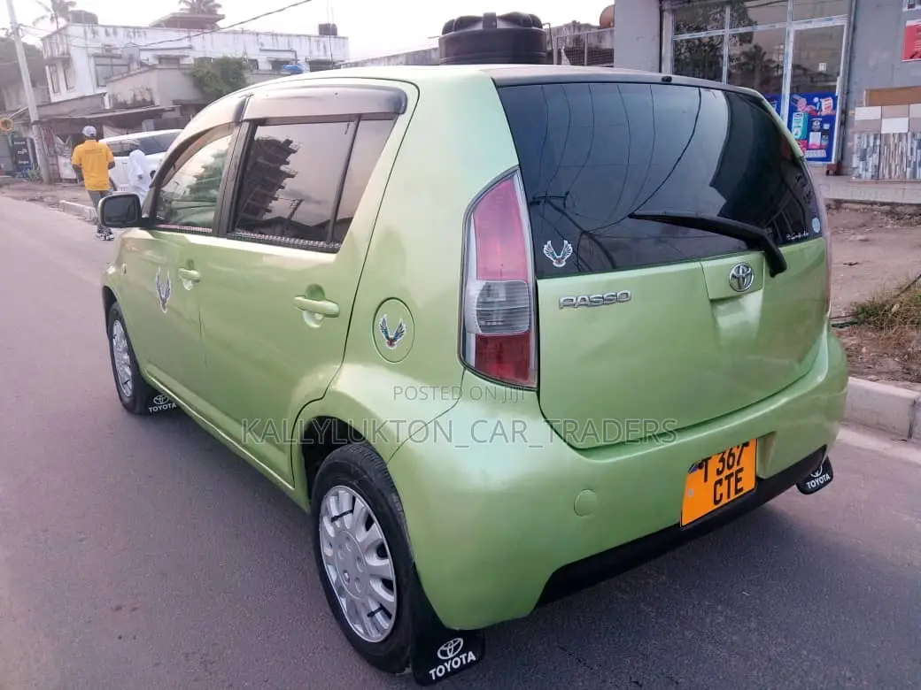 Toyota Passo 2005 Green